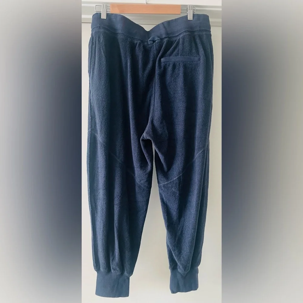 FREE PEOPLE MOVEMENT Navy Blue
Radiant Terry Hoodie & Pant Twin Set - Picture 15 of 16
